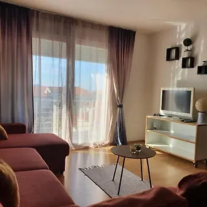 Cozy Two-bedroom Apartman